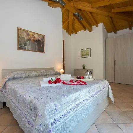 Laveno-mombello Sleeps 6 * Laveno-Mombello