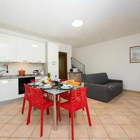 Laveno-mombello Sleeps 6 Laveno-Mombello