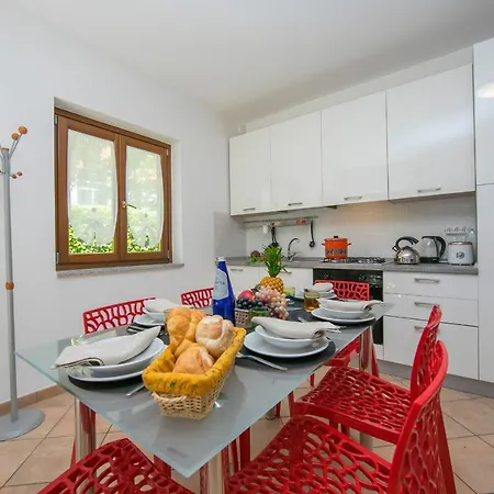 Holiday home Laveno-mombello Sleeps 6 Laveno-Mombello