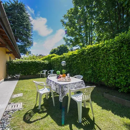 Laveno-mombello Sleeps 6 Holiday home *