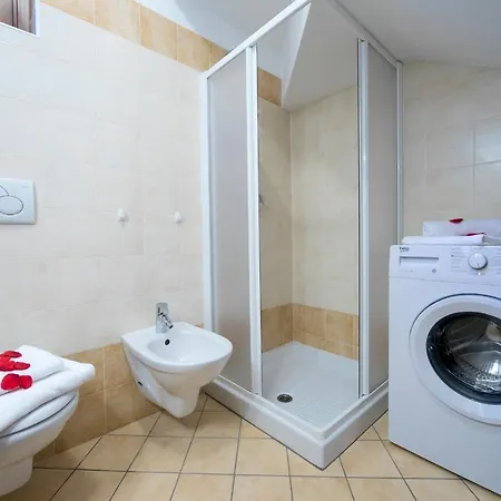 Holiday home Laveno-mombello Sleeps 6 Laveno-Mombello