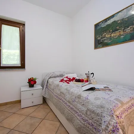 Laveno-mombello Sleeps 6 Laveno-Mombello