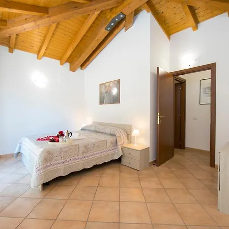 Laveno-mombello Sleeps 6 Holiday home *