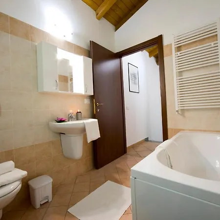 Holiday home Laveno-mombello Sleeps 6
