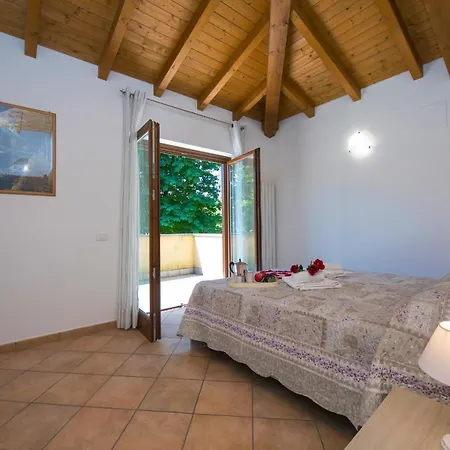 Laveno-mombello Sleeps 6 Holiday home