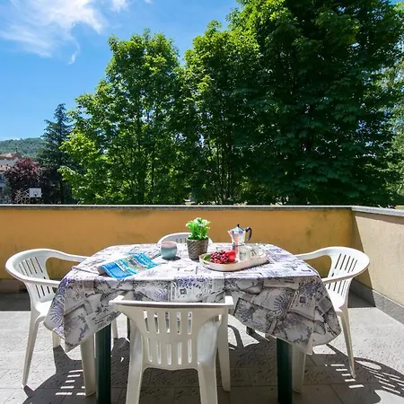 Laveno-mombello Sleeps 6 * Laveno-Mombello